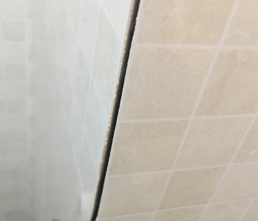 岳池瓷砖空鼓维修公司分享阳台瓷砖脱落的修复过程可以分为以下几个步骤